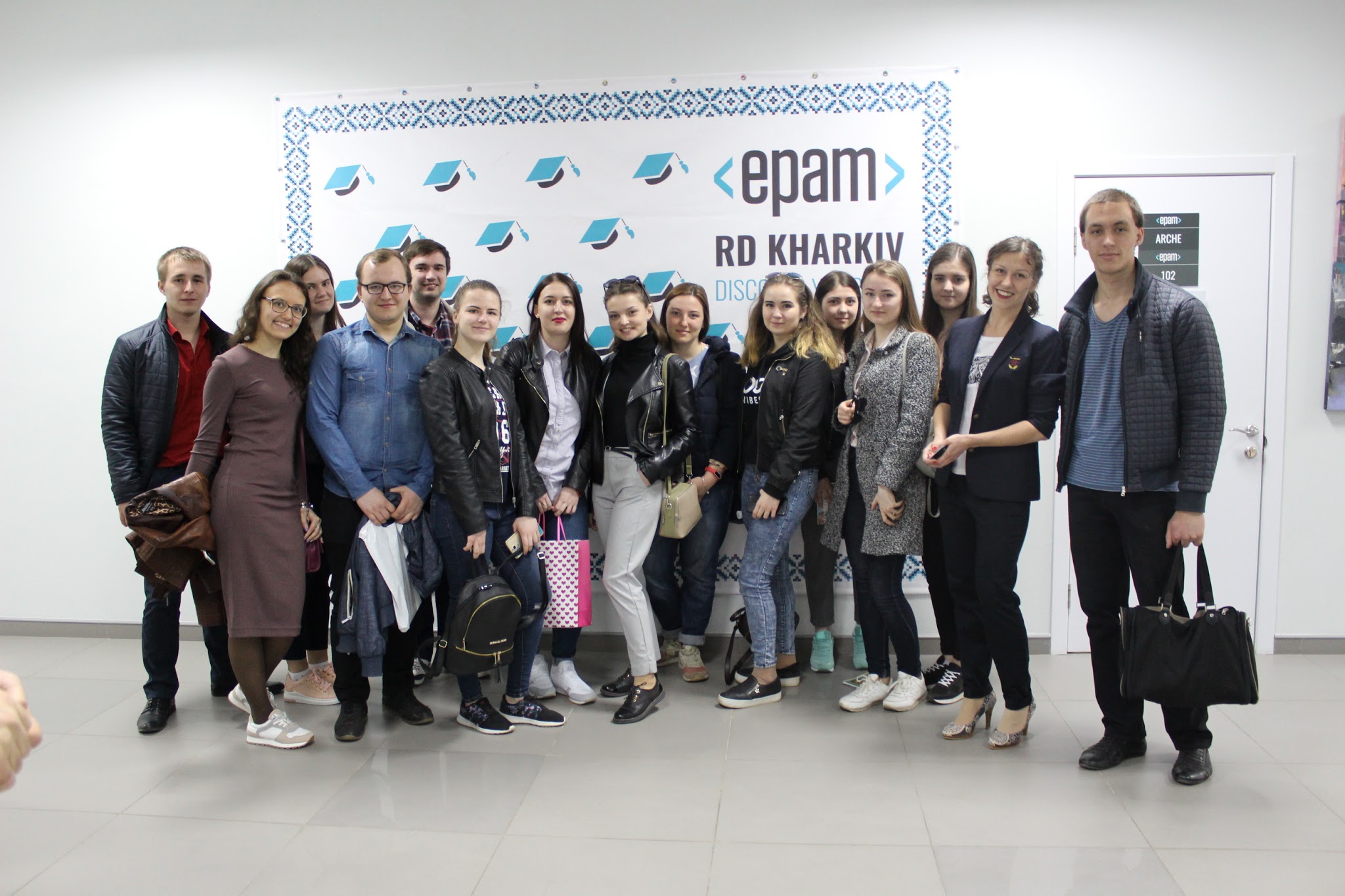 Навчальні сети і мікси: екскурсія до EPAM та бізнес-гра від УкрСиббанк